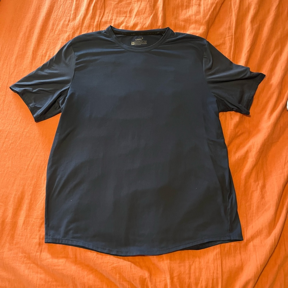 UNRL Short Sleeve T-Shirt. XL